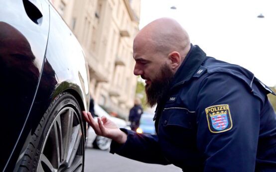 Poser: Allgemeine Polizeikontrolle in der Schwalbacher Straße