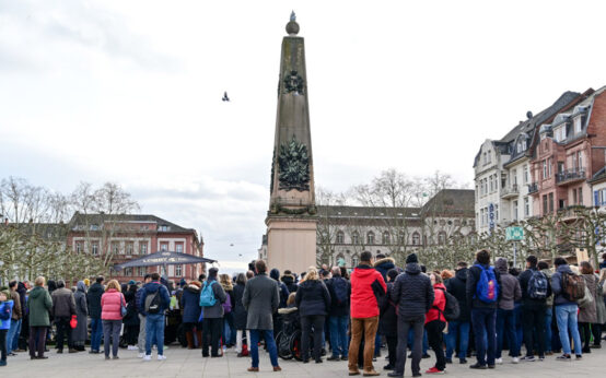 Mahnwache am Luisenplatz Foto: Volker Watschounek