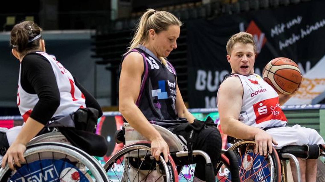 Rhinos-Spielerin Svenja Mayer und Neuzugang Ryan Wright - am Wochenende beide im selben Trickot