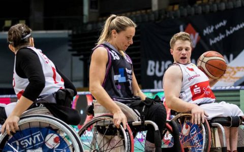 Rhinos-Spielerin Svenja Mayer und Neuzugang Ryan Wright - am Wochenende beide im selben Trickot