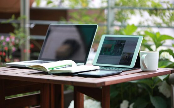 Digitalisierungsturbo, Laptop, iPad – Schüler im jahr 2021