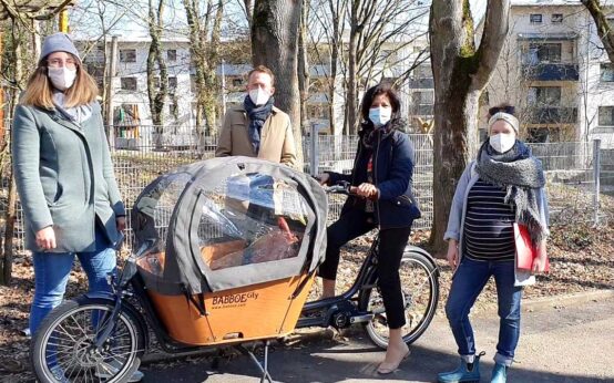 v.l.n.r.: ach rechts: Katharina Maschat, Christoph Manjura, Simin Najafi und Nora Weißmann von MOABI