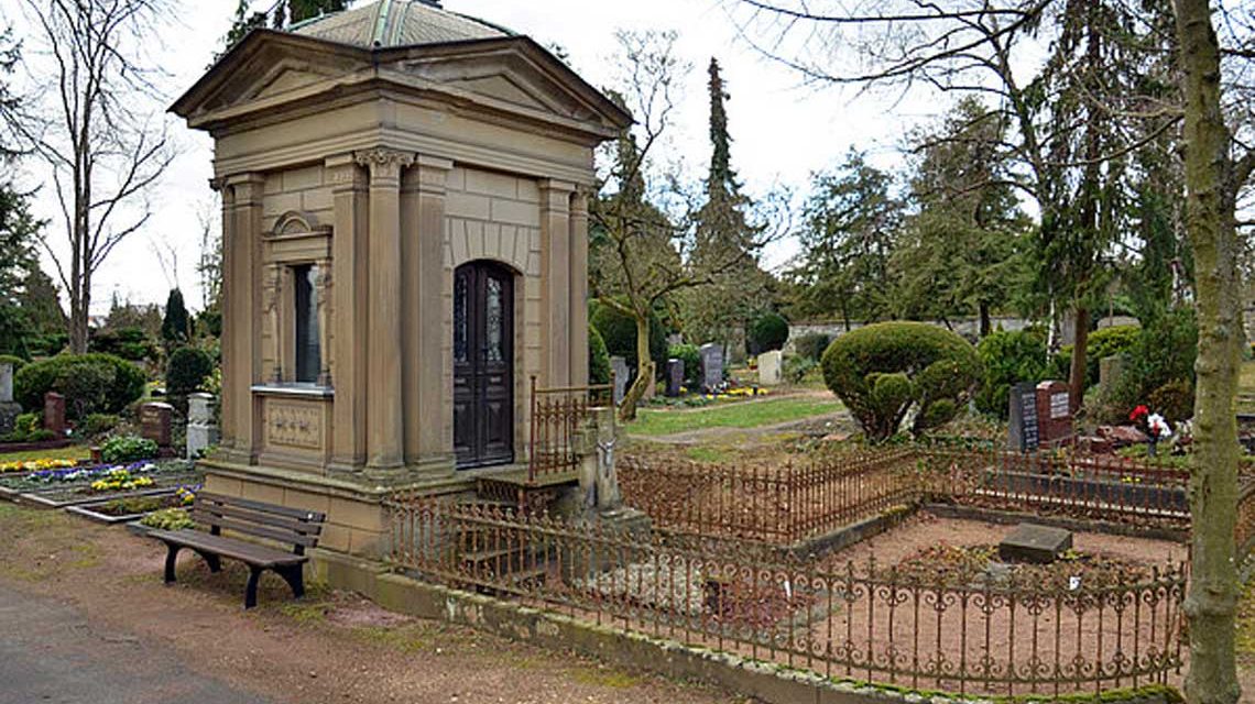 OB Mende besichtigt Sanierungsarbeiten am Mausoleum Kreitz