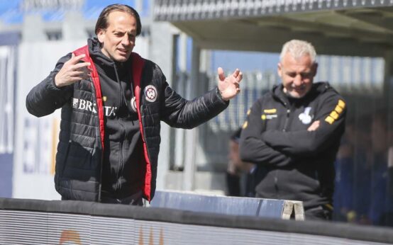 Fussball - 3. Liga - SV Wehen Wiesbaden - MSV Duisburg - 25.04.21 Trainer Rüdiger Rehm (SVWW)