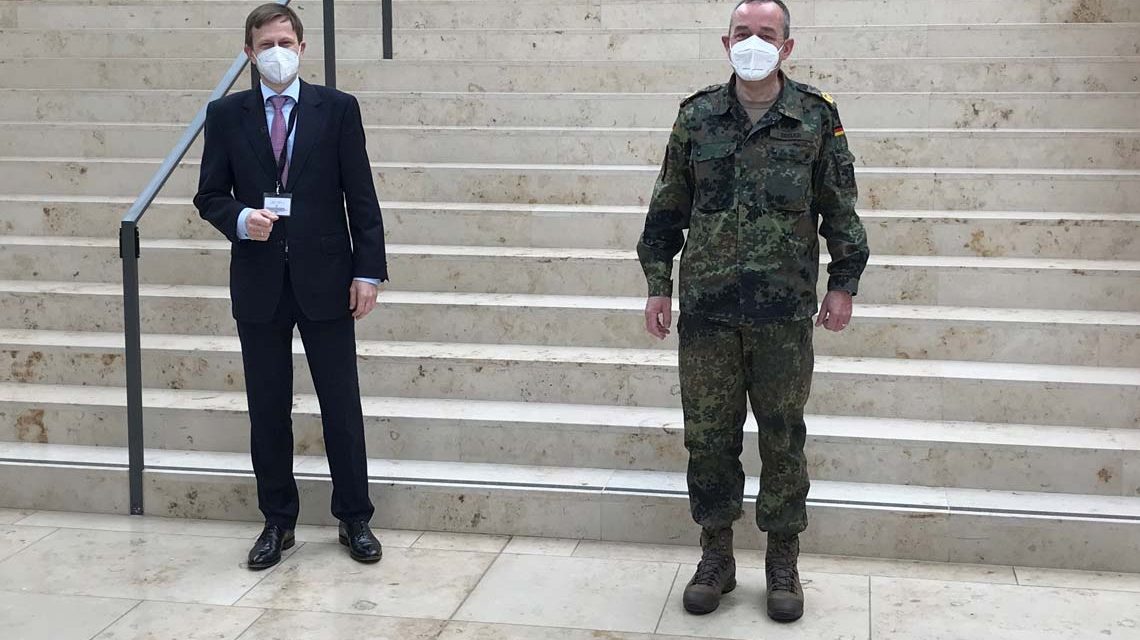 Bürgermeister Dr. Oliver Franz und Generalmajor Carsten Breuer