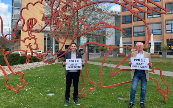 Arne Evers und Winfried Marchner vor dem JoHo
