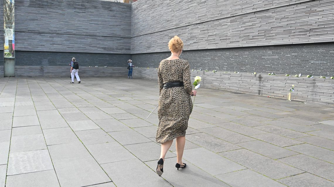 Mahnmal Michelsberg, Oma gegen recht