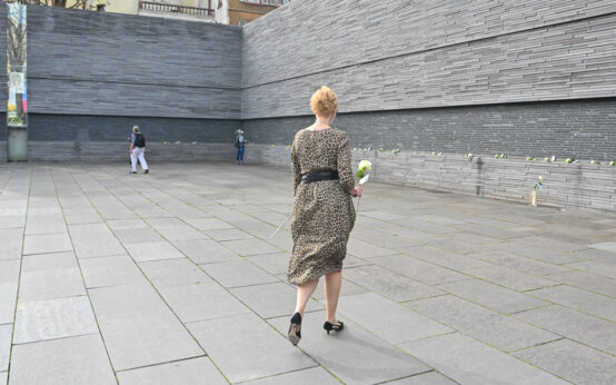 Mahnmal Michelsberg, Oma gegen recht