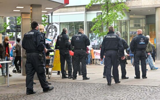 Demo-Samstag: Polizeiaufgebot Neugasse / Schulgasse