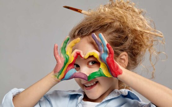 ESWE Wasserglas: Ran an die Farben: ESWE Versorgung ruft alle Schülerinnen und Schüler auf, das Sammelglas für die diesjährige Rheingauer Weinwoche zu gestalten.