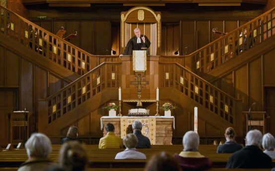 Pfingstgottesdienst: Nach Weihnachten und Ostern ist Pfingsten das dritte große Fest im christlichen Kirchenjahr.