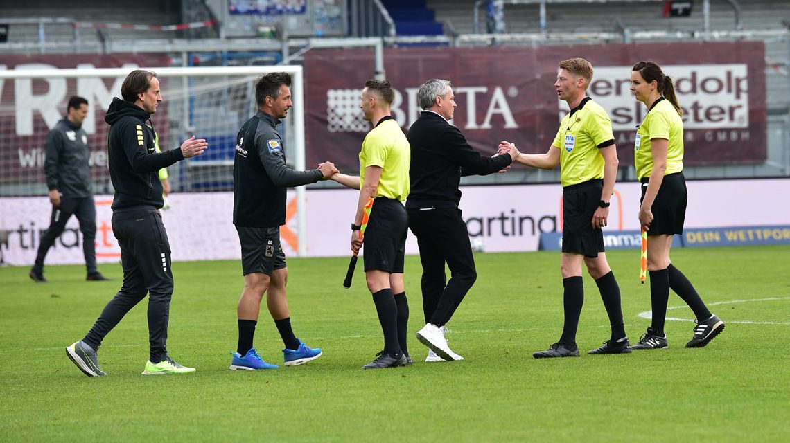 Trainer Rüdiger Rehm und Sportdirektir Christisn Hock nach dem Spiel gegen TSV 1860 München.