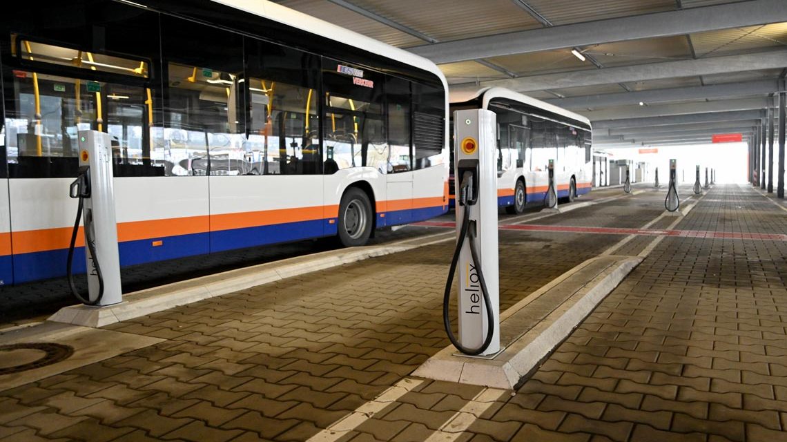 INOS. Der Betriebshof von ESWE Verkehr wächst. Aktuell können 56 E-Busse getankt und aufgeladen werden.