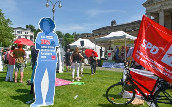 Gesundheitsministerkonferenz: analoger Protest in Wiesbaden Foto: Volker Watschounek