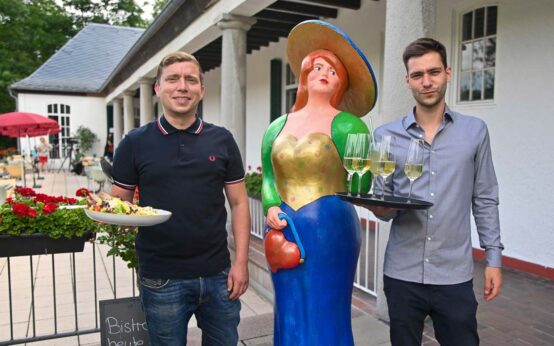 Daniel Hilsenbeck und Fabian Lavatsch kümmern sich um das Wohl der Gäste.