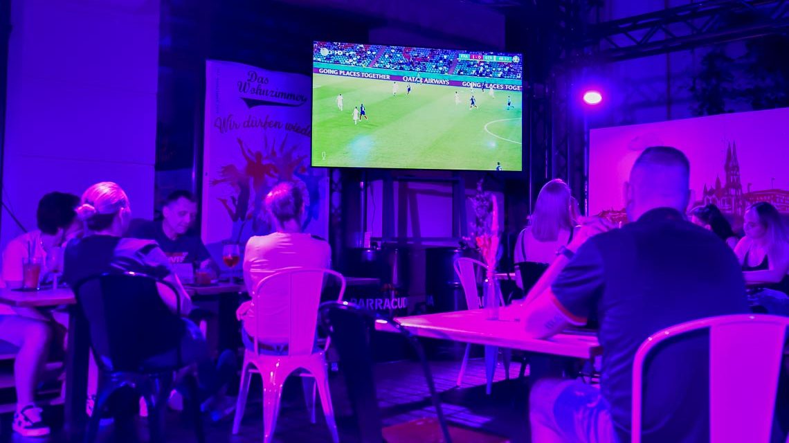 Public Viewing im Wohnzimmer, Europameisterschaft, Hymnen