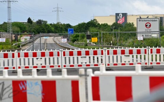 Der Bypass ist fertig. Nach der Abnahme am Vormittag kann der Verkrht quer über die A 66 rollen
