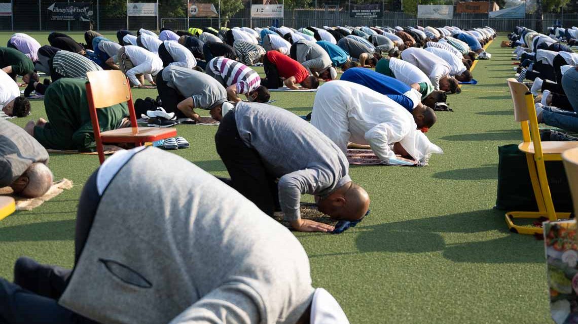 Morgengebet beim islamischen Opferfest ©2021 Volker Watschounek