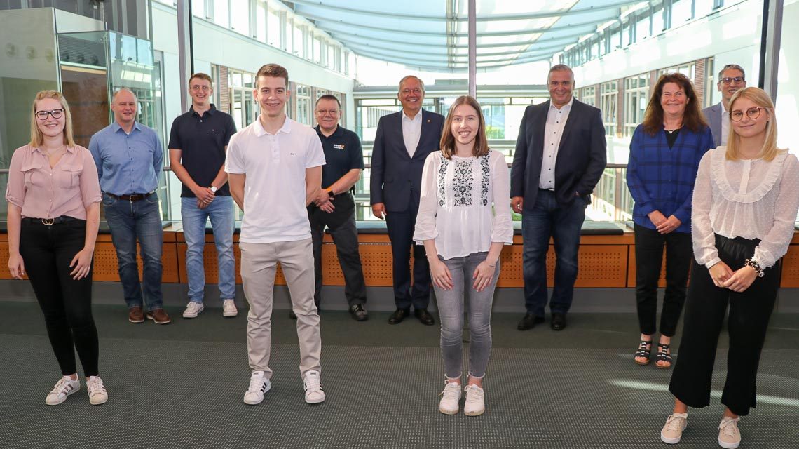 ESWE Versorgung: 1A-Ausbildung: Fünf ausgelernte ESWE Azubis schließen ihre Abschlussprüfung mit Gesamtnote 1 ab