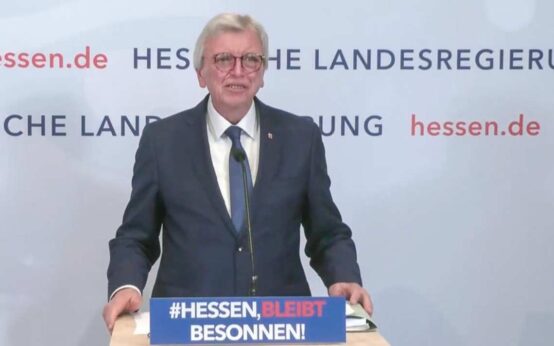 Ministerpraesident Volker Bouffier in der Staatskanzlei zu der neue Corona-Schiutzverordnung