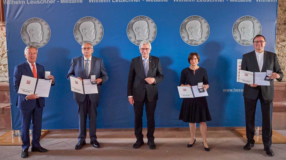 Dr. Martin Hein, Norbert Kartmann, Volker Bouffier, Andreas von Schoeler und Minka Pradelski. ©2021 Staatskanzlei