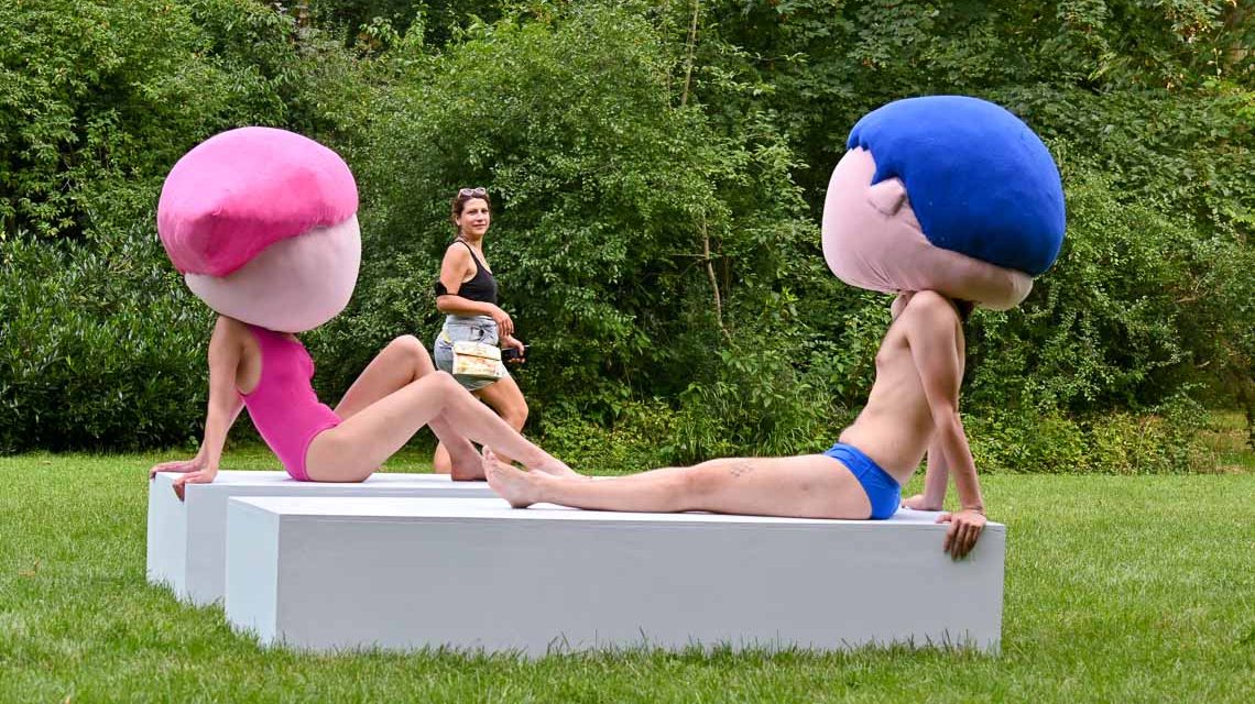 UiiUiiUiiUii nennen die Künstlerin Julia Seifried und Philipp Nessler ihr lebendes Kunstwerk. Es entstand in Anlehnung an Animal Crossing, dem Videogame. / Kulturförderung erhalten. Foto: Volker Watschounek