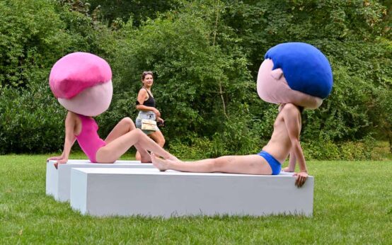 UiiUiiUiiUii nennen die Künstlerin Julia Seifried und Philipp Nessler ihr lebendes Kunstwerk. Es entstand in Anlehnung an Animal Crossing, dem Videogame. / Kulturförderung erhalten. Foto: Volker Watschounek