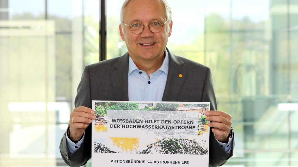 Ralf Schodlok, Vorstandsvorsitzender der ESWE Versorgungs AG, startet die Spendenaktion „Wiesbaden hilft den Opfern der Hochwasserkatastrophe“