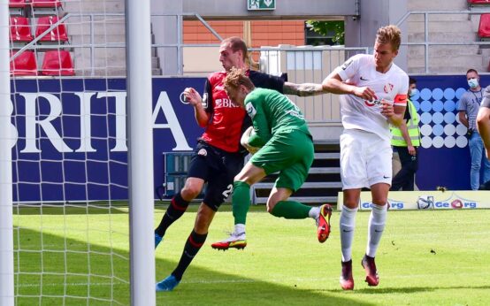 Gustaf Nielsson im Strafraum