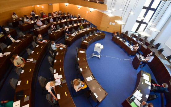 Stadtverordnetensaal zu Beginn Diskussionsrunde zum Schulentwicklungsplan