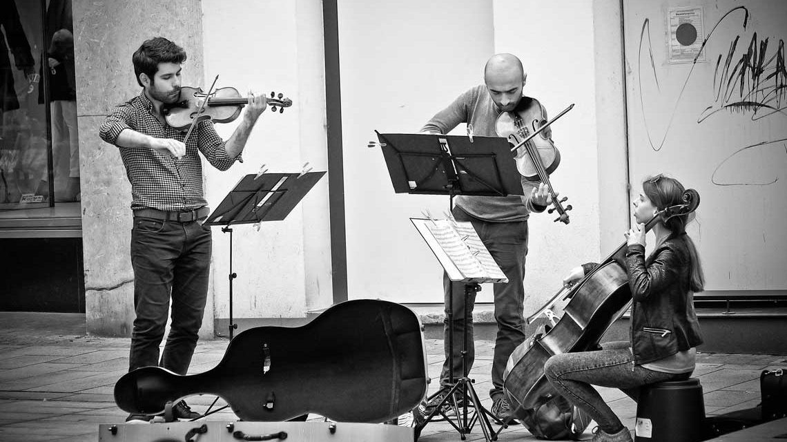 Pop-up-Bühnen für Straßenkünstler