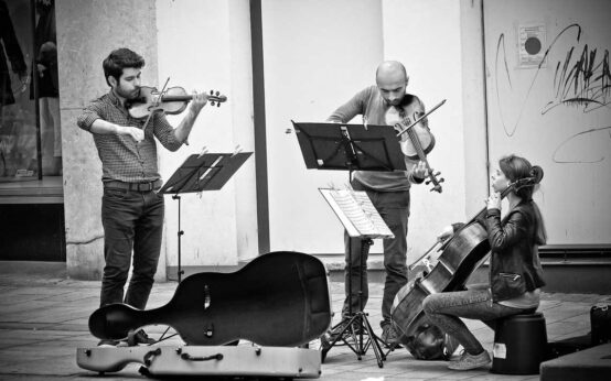 Pop-up-Bühnen für Straßenkünstler