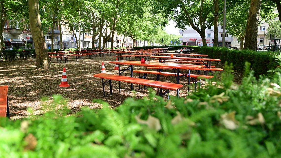 Auf dem Sedanplatz in lockerer Atmosphäre gibt es den Kiezgarten.