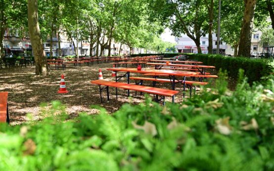 Auf dem Sedanplatz in lockerer Atmosphäre gibt es den Kiezgarten.