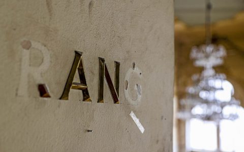 Kulturbeirat diskutiert. Treppenhaus zum Spiegelsaal.