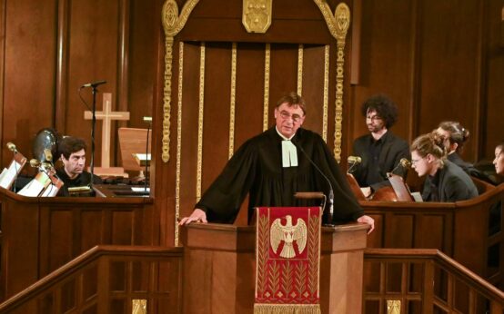 Reformationstag: Volker Jung: Unsere Hilfe steht im Namen des Herrn, der Himmel und Erde gemacht hat, der Bund und Treue hält ewiglich und der nicht preisgibt das Werk seiner Hände.