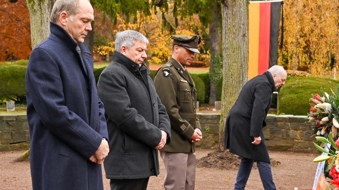 Volkstrauertag: Kranzniederlegung am Volkstrauertag ©2021