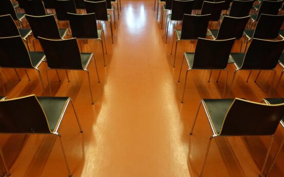 Bitte Platz nehmen zum Vortrag im Kulturforum