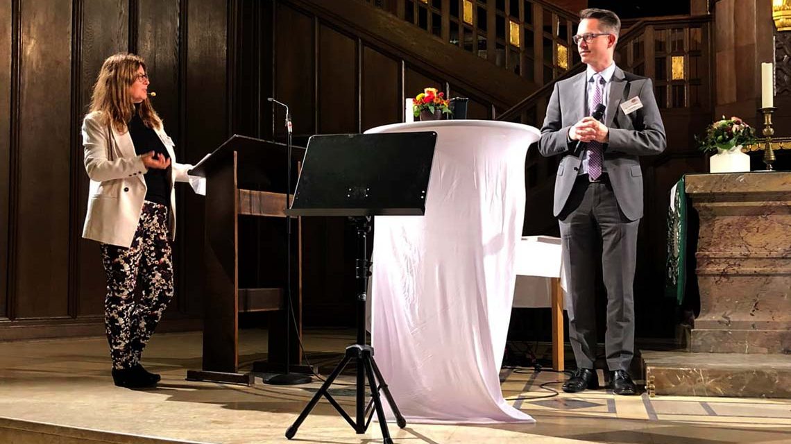 Projektleiterin Evelyne Wickop und IHK-Präsident Dr. Christian Gastl