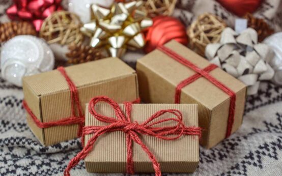 Weihnachtspäckchen für Kinder in Not