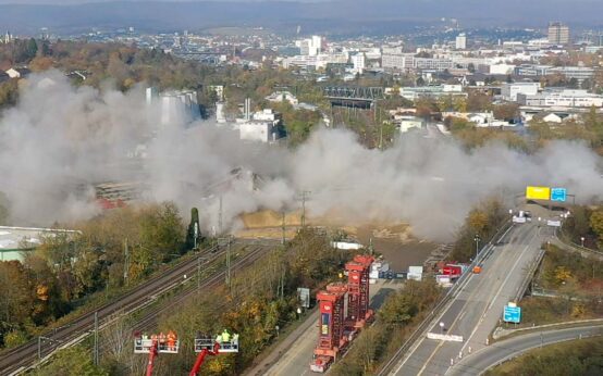 Sprengung der Salzbachtalbrücke