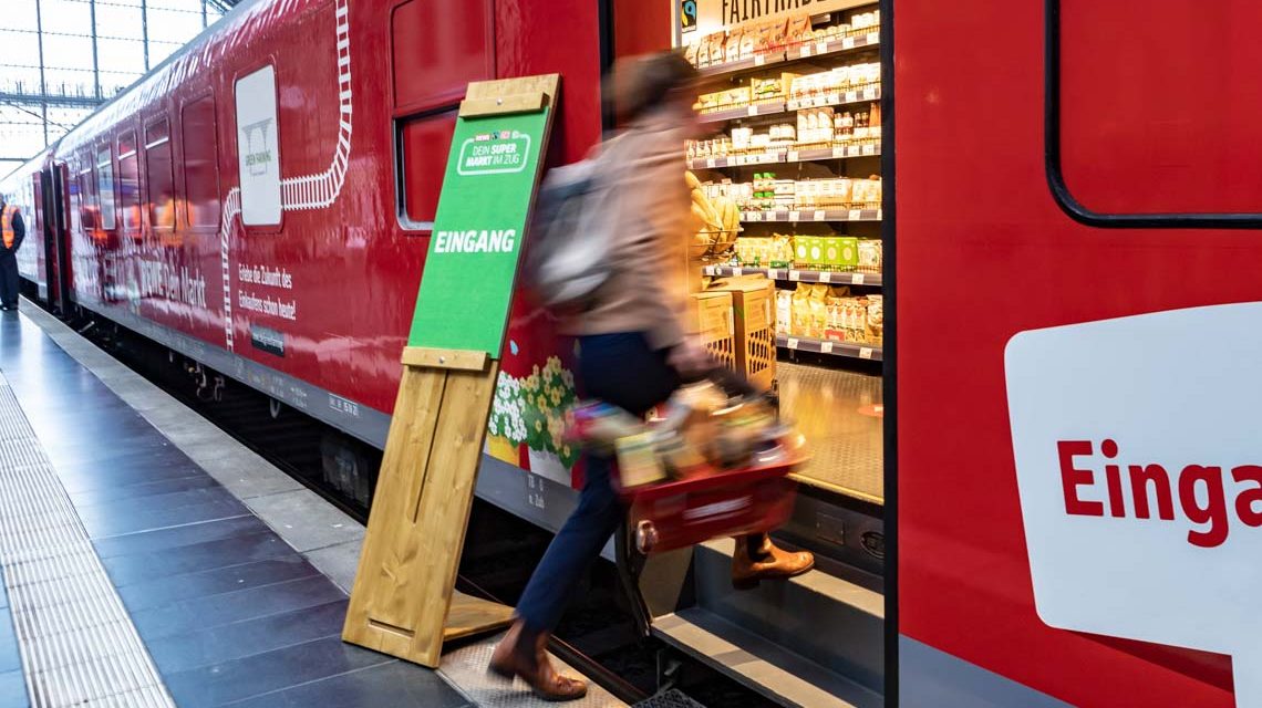 Supermarktzug im Frankfurter Hauptbahnhof