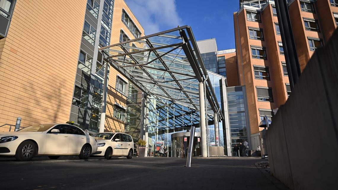 Außenansicht des Sankt Josefs Hospitals