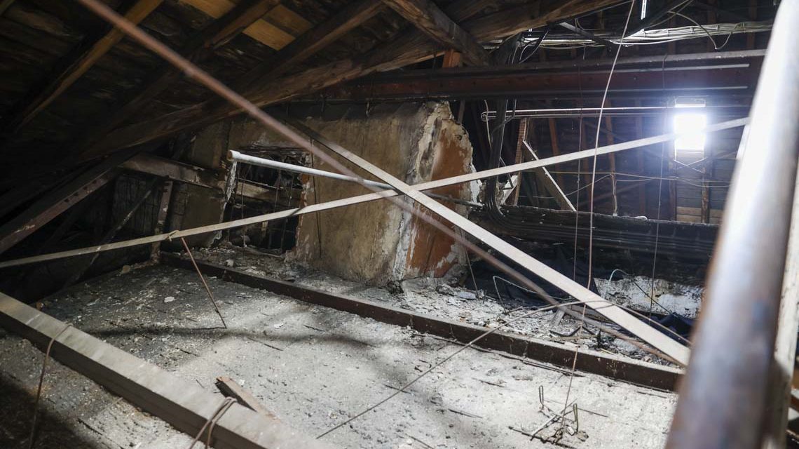 Der marode Dachboden ist ein Sicherheitsrisiko.