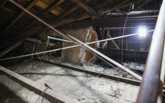 Der marode Dachboden ist ein Sicherheitsrisiko.