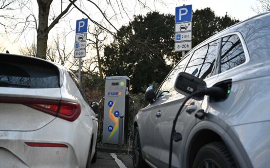 E-Ladestation mit zwei Ladepunkten in der Paulinenstraße.
