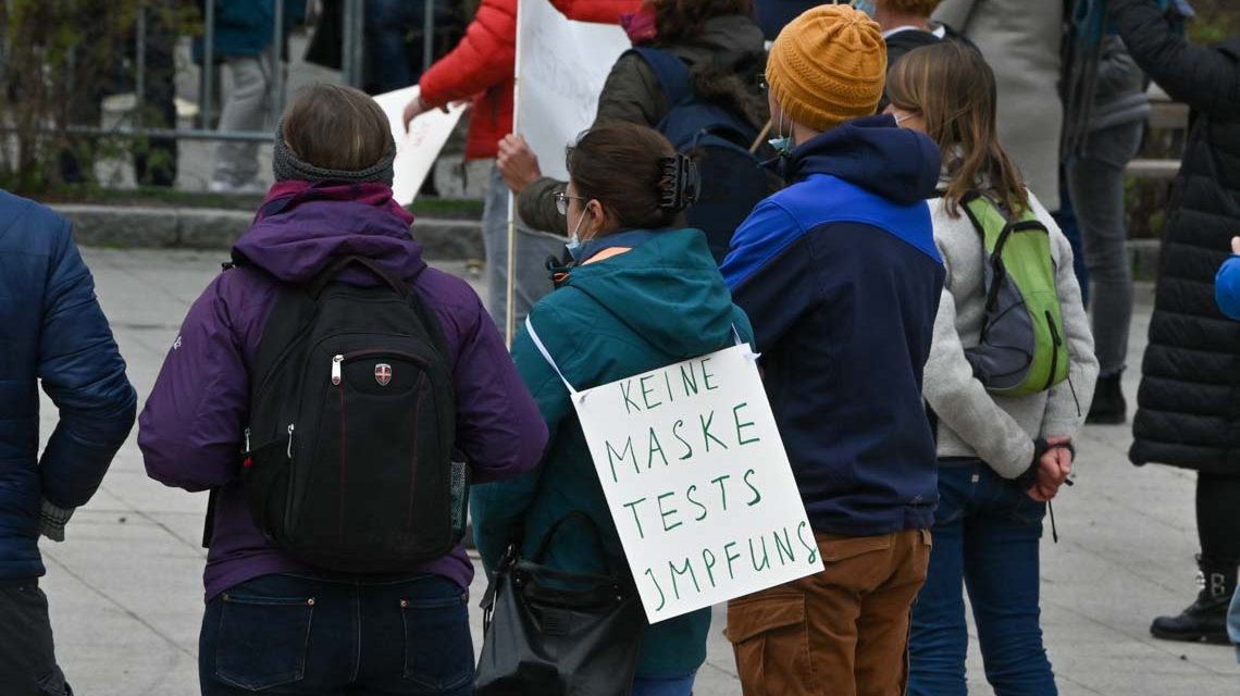 April 2021, Querdenker Demo in der Wiesbadener Innenstadt