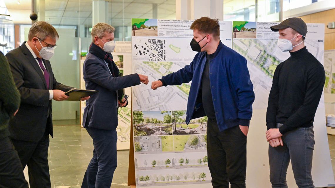 Ausstellungseröffnung und Gratulation