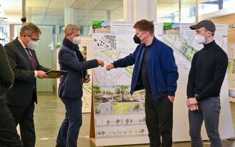 Ausstellungseröffnung und Gratulation