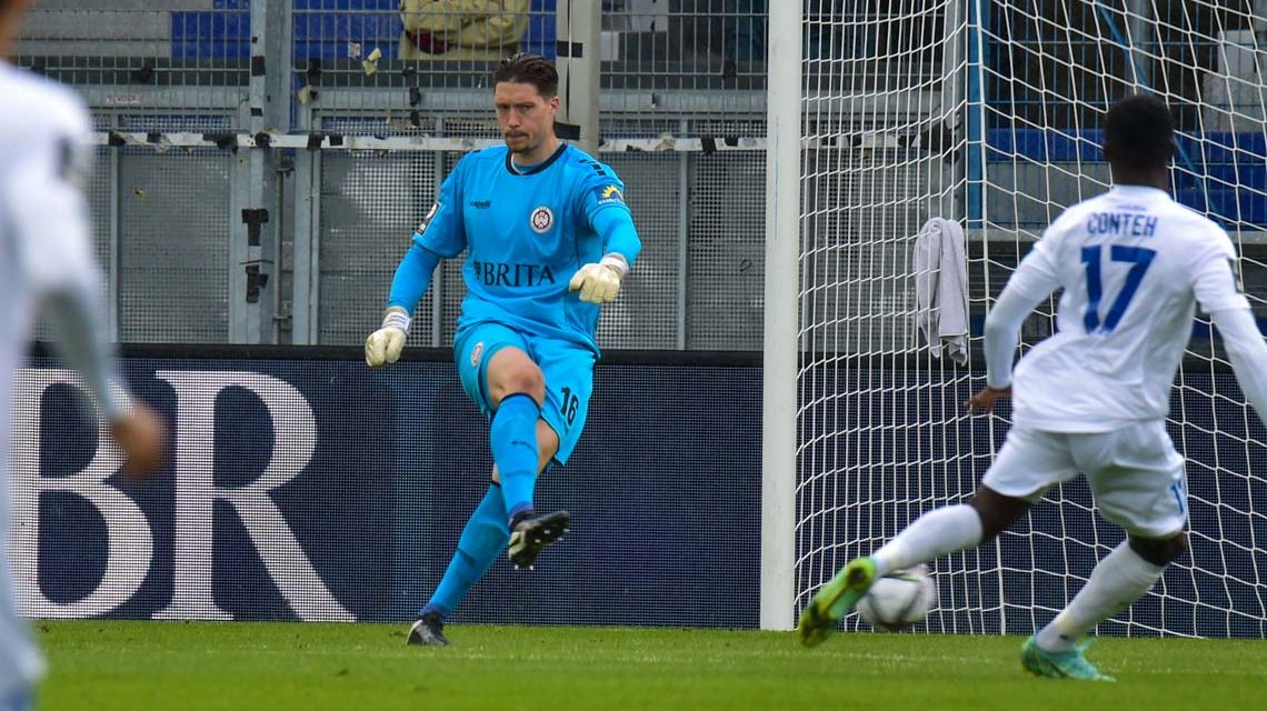 Florian Stritzel beim Abstoß